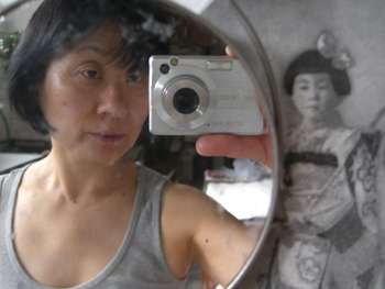 A Day in the Studio of Emiko Aida